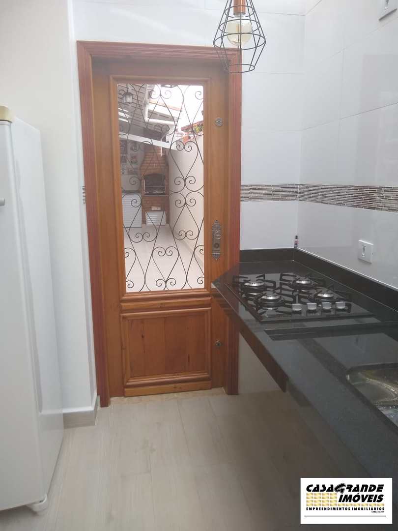 Casa à venda com 3 quartos, 70m² - Foto 12