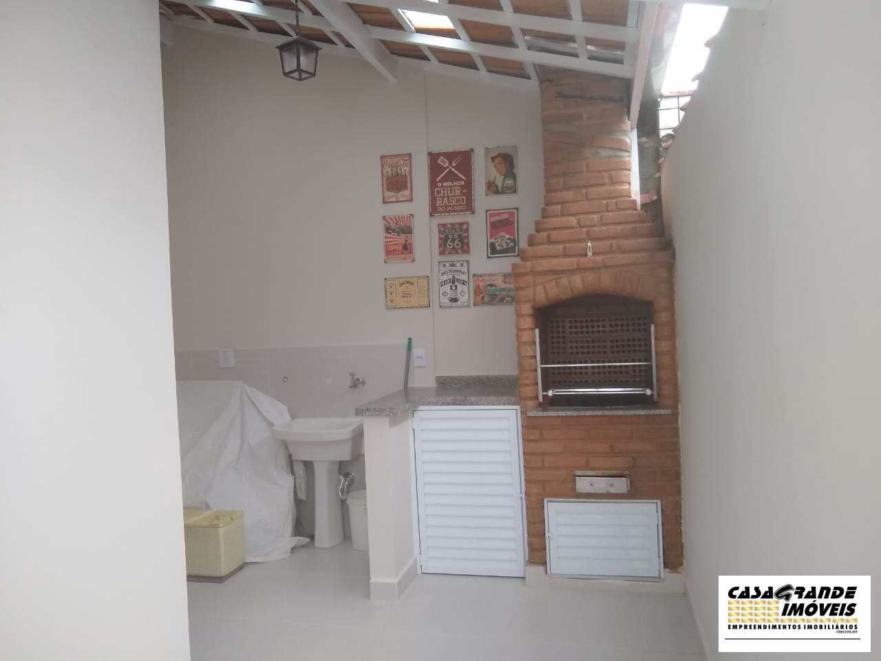 Casa à venda com 3 quartos, 70m² - Foto 2