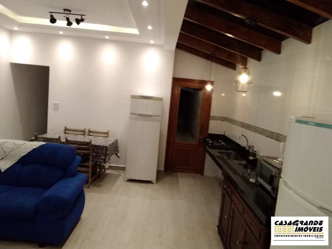 Casa à venda com 3 quartos, 70m² - Foto 4