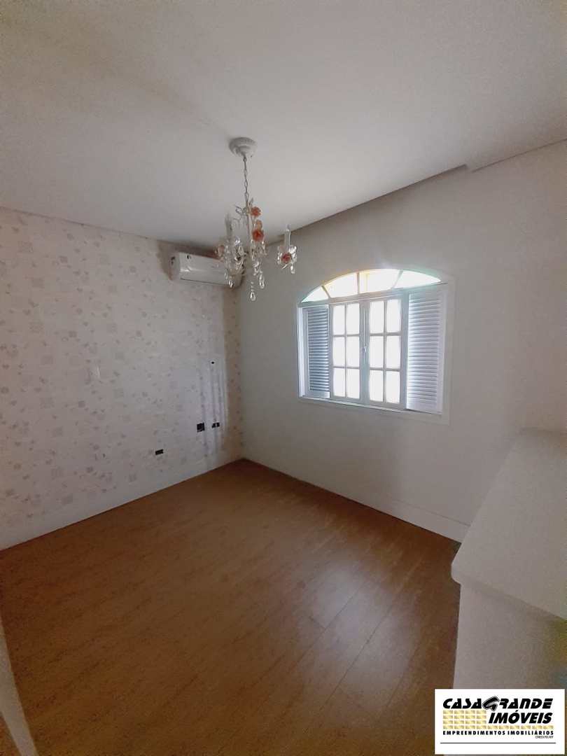 Casa à venda com 3 quartos, 220m² - Foto 30