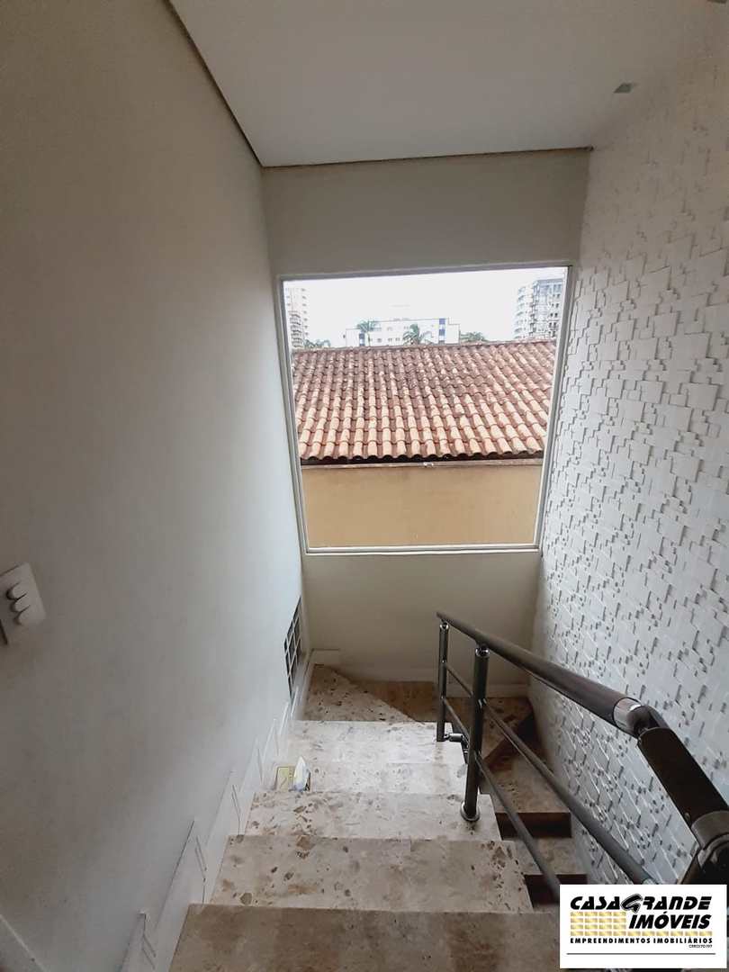 Casa à venda com 3 quartos, 220m² - Foto 6