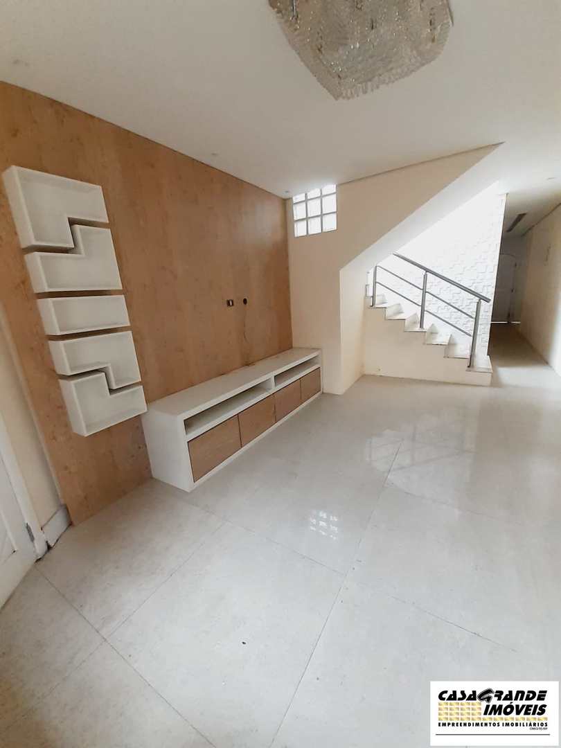 Casa à venda com 3 quartos, 220m² - Foto 10