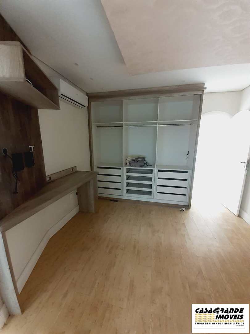 Casa à venda com 3 quartos, 220m² - Foto 24