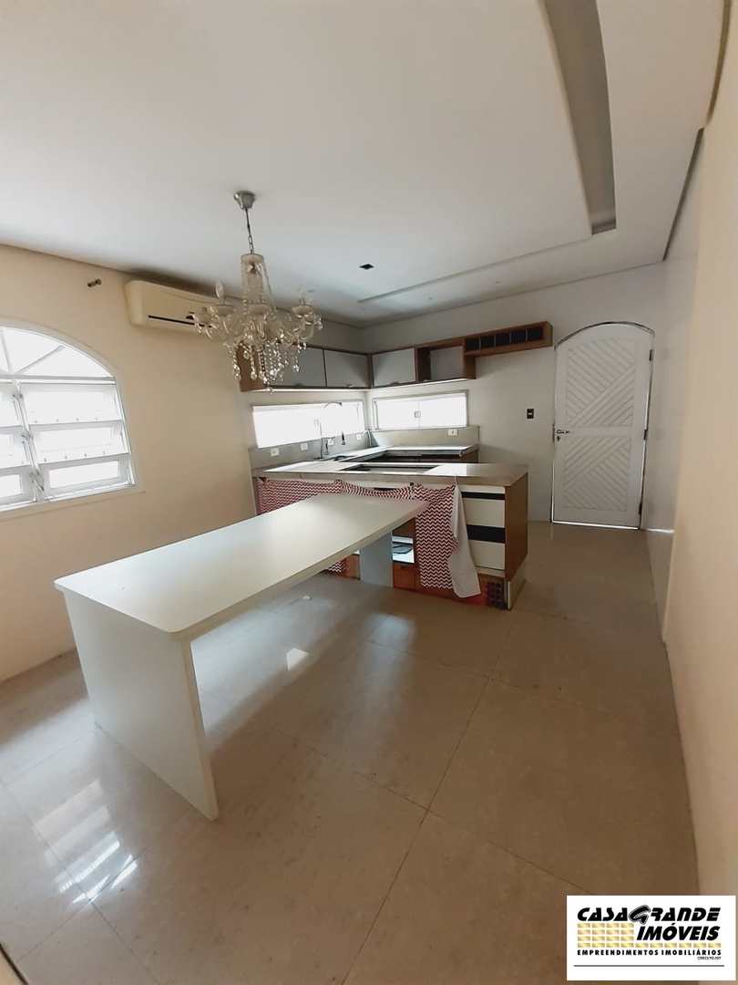 Casa à venda com 3 quartos, 220m² - Foto 18