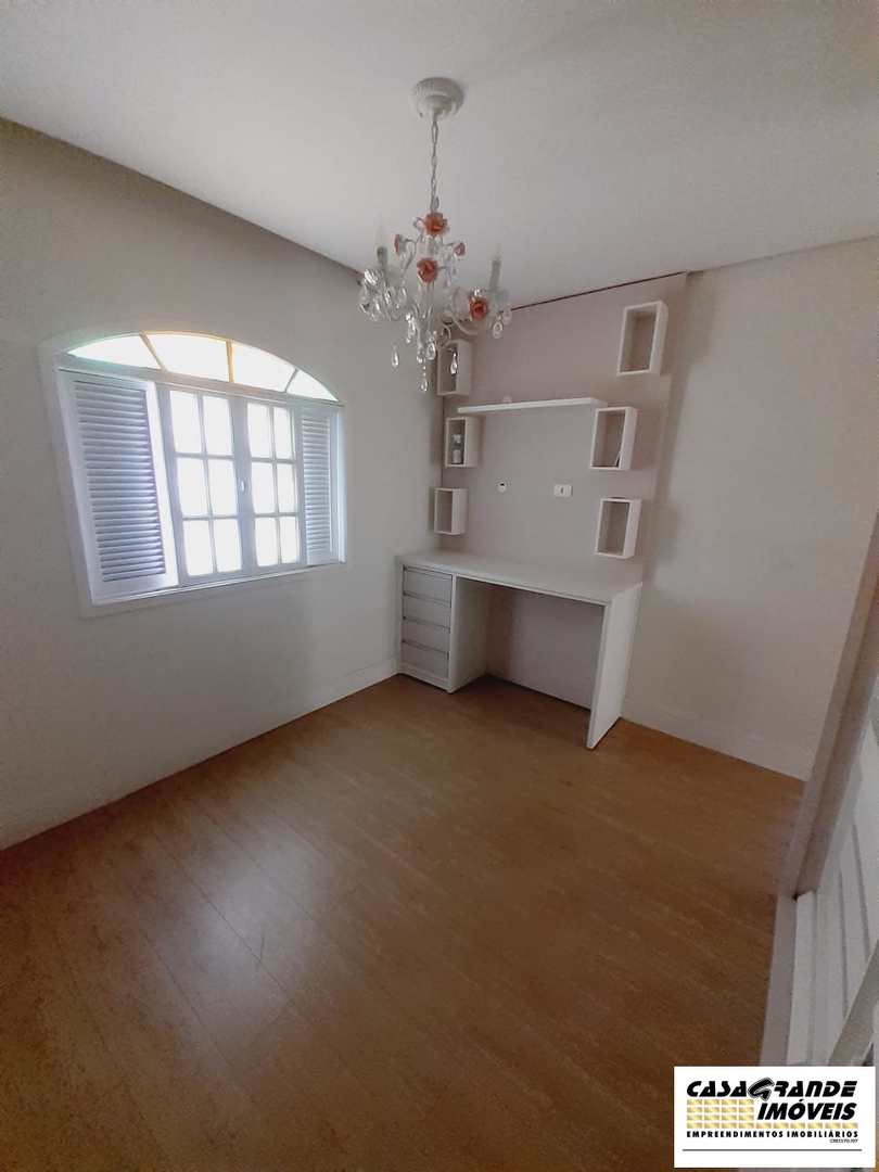 Casa à venda com 3 quartos, 220m² - Foto 32