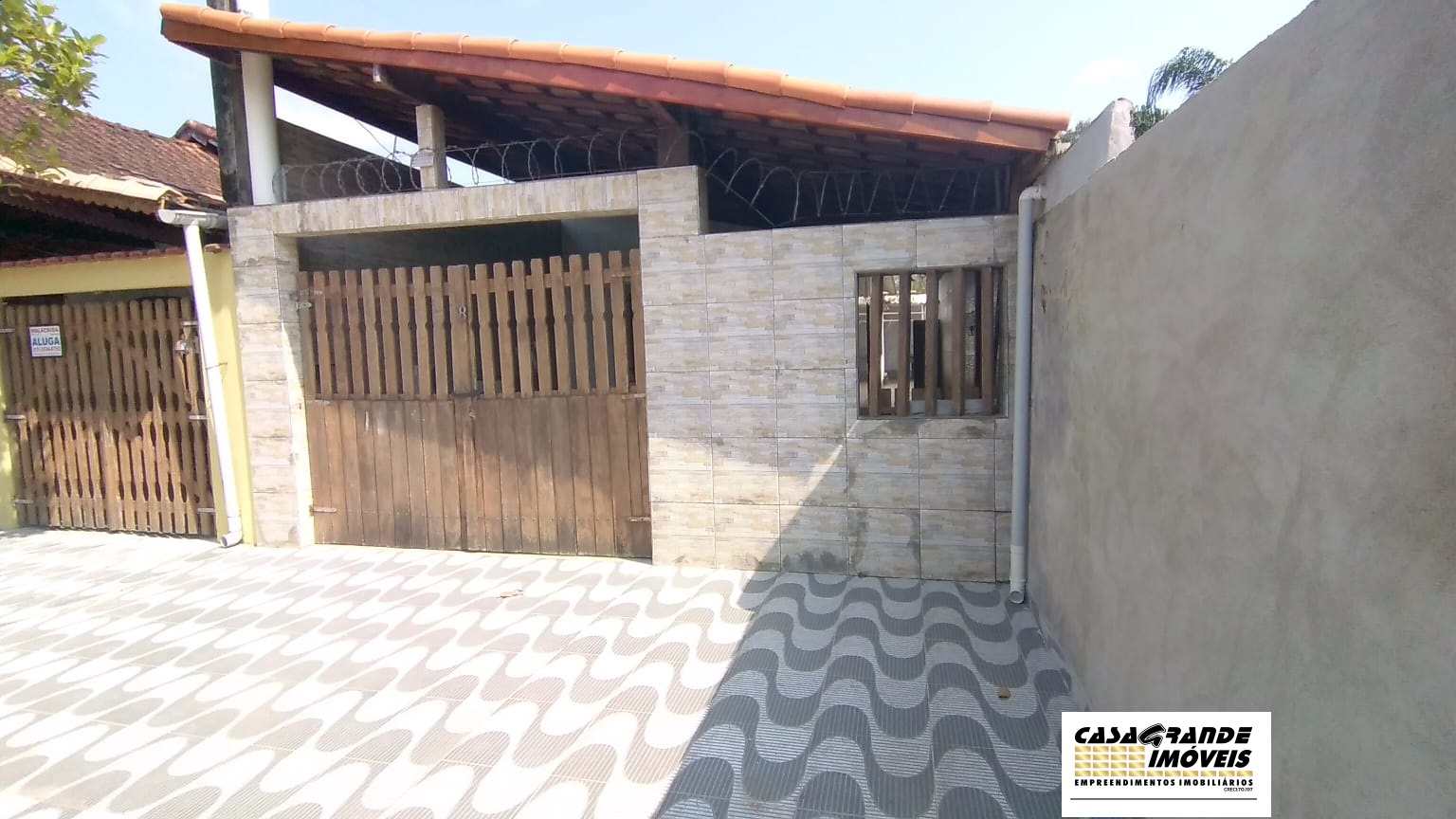 Casa à venda com 2 quartos, 70m² - Foto 1