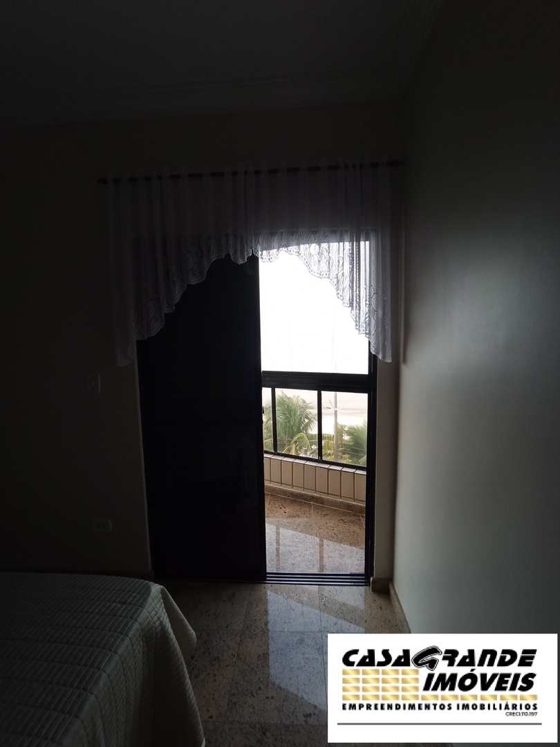 Apartamento à venda com 3 quartos, 200m² - Foto 18