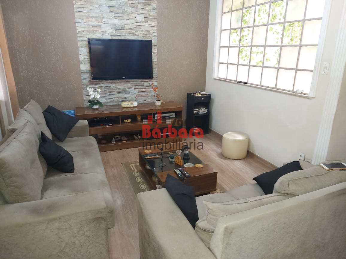 Casa à venda com 6 quartos, 100m² - Foto 4