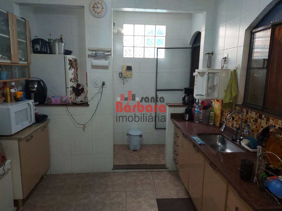 Casa à venda com 6 quartos, 100m² - Foto 9