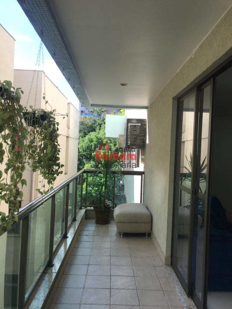 Apartamento à venda com 4 quartos, 130m² - Foto 2