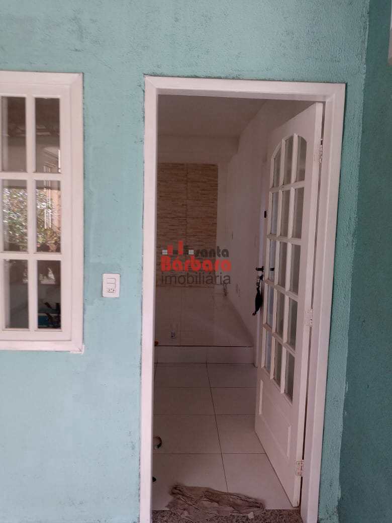 Casa à venda com 2 quartos, 100m² - Foto 2