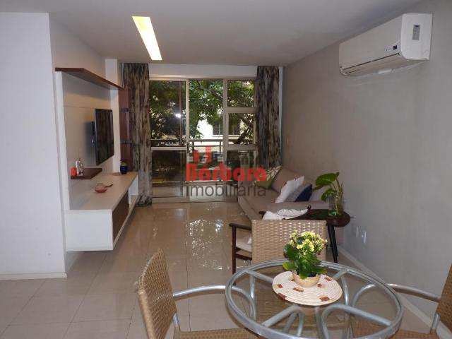 Apartamento à venda com 3 quartos, 115m² - Foto 2