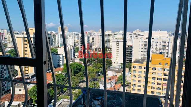 Apartamento à venda com 2 quartos, 85m² - Foto 9