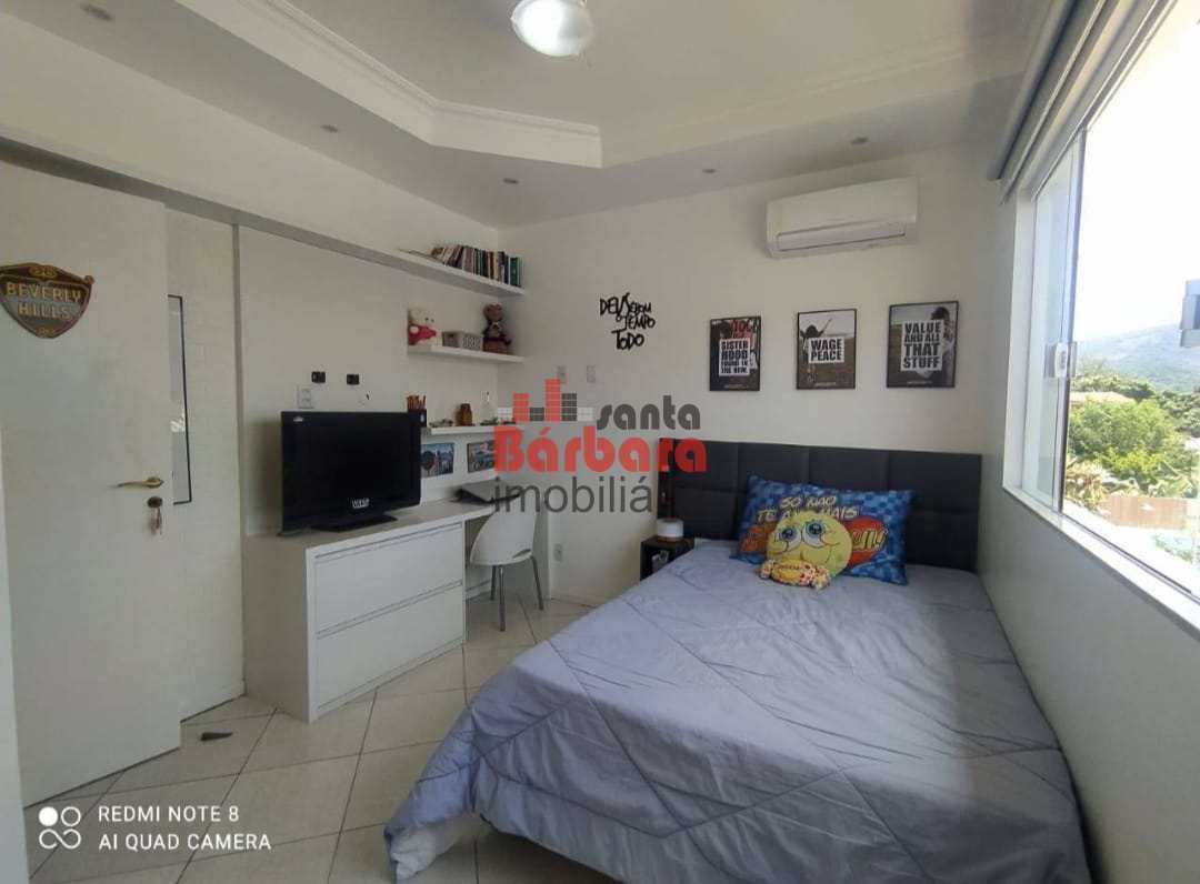 Casa à venda com 4 quartos, 240m² - Foto 17