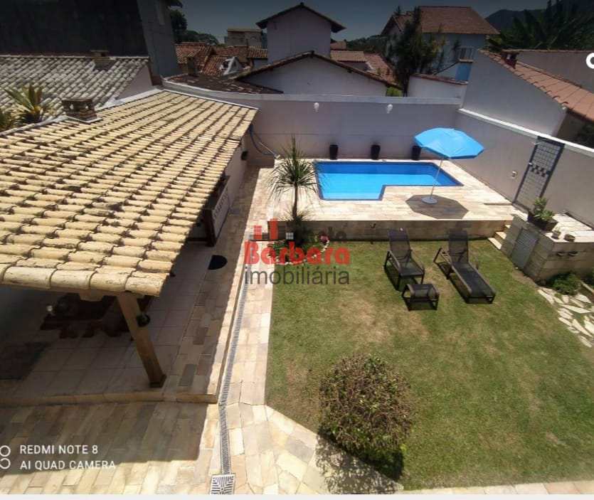 Casa à venda com 4 quartos, 240m² - Foto 1