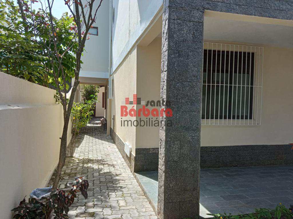 Casa à venda com 5 quartos, 340m² - Foto 4