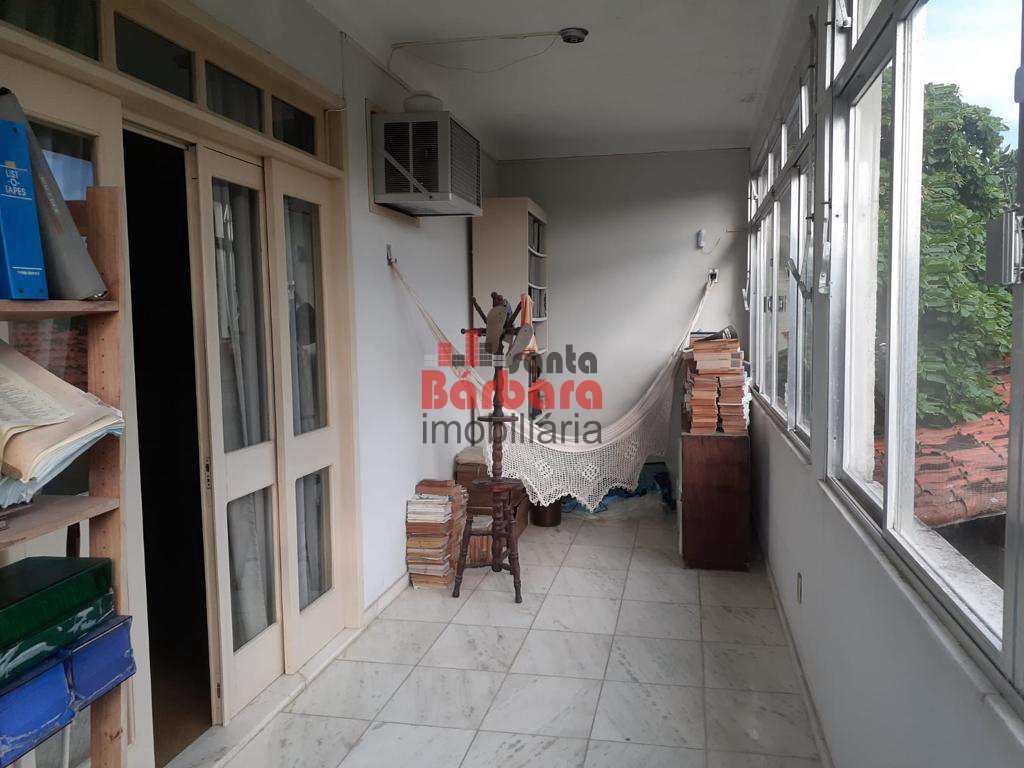 Casa à venda com 4 quartos, 250m² - Foto 8