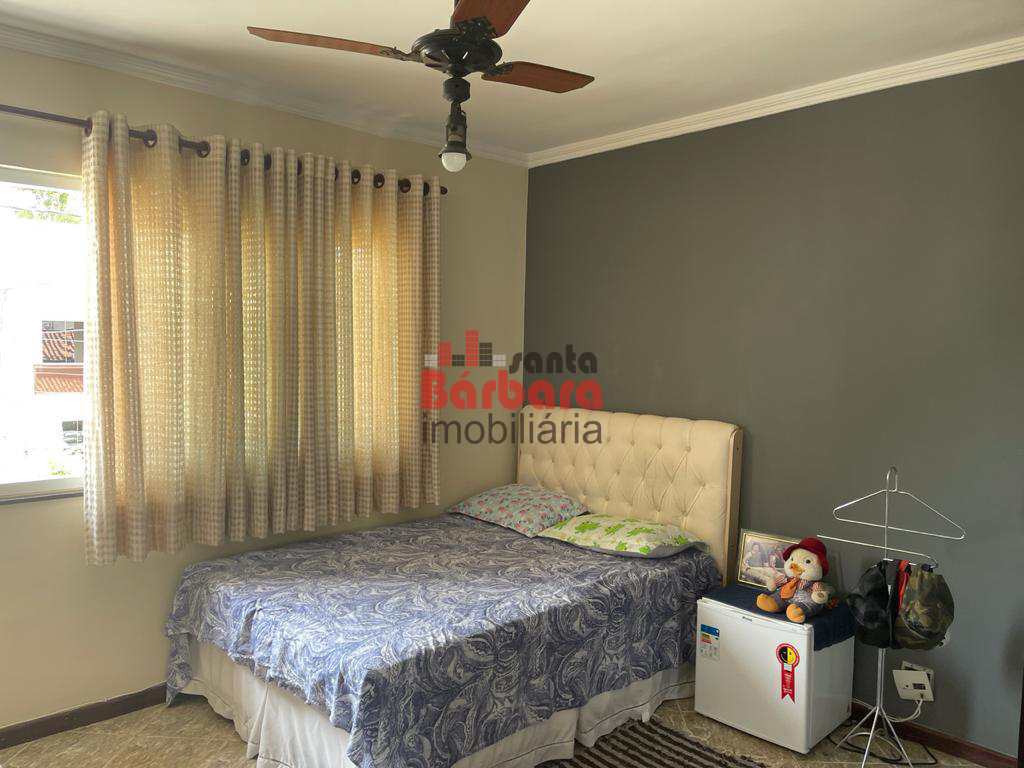 Casa à venda com 4 quartos, 200m² - Foto 1