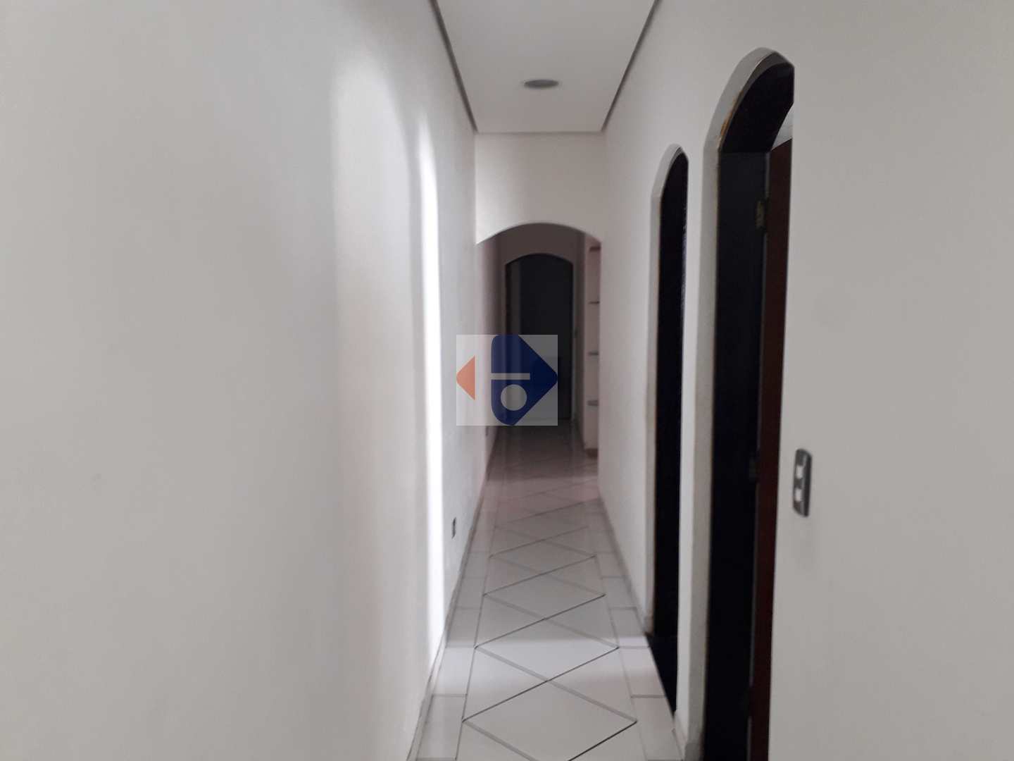 Casa à venda com 3 quartos, 300m² - Foto 4