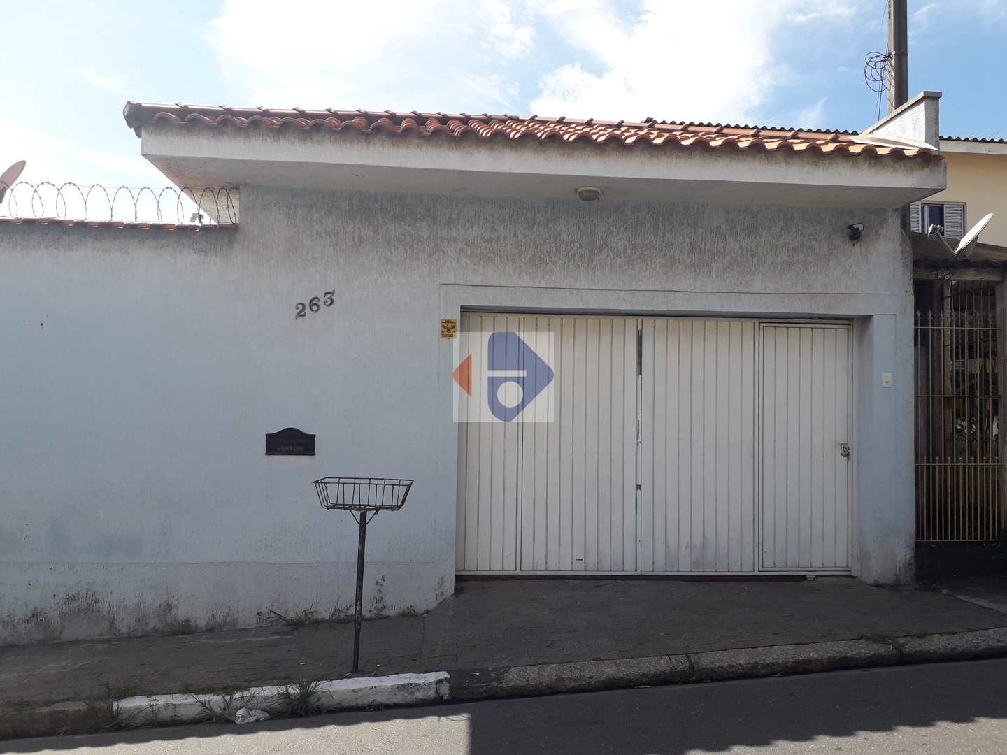 Casa à venda com 3 quartos, 300m² - Foto 1