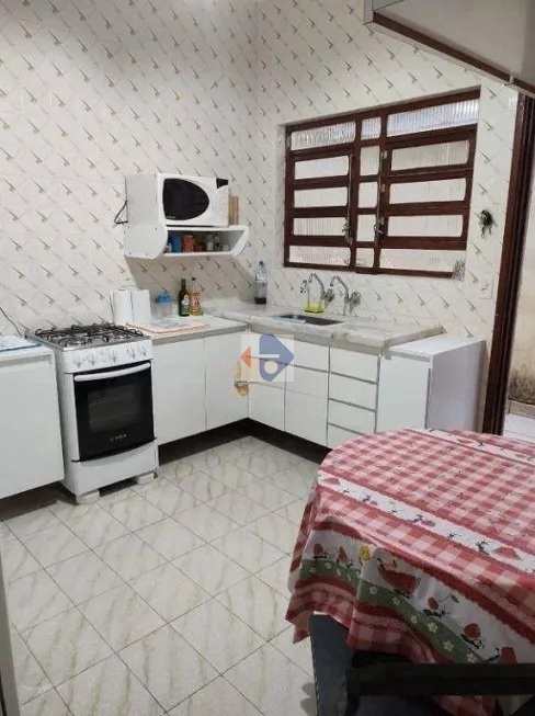 Casa à venda com 2 quartos, 125m² - Foto 4