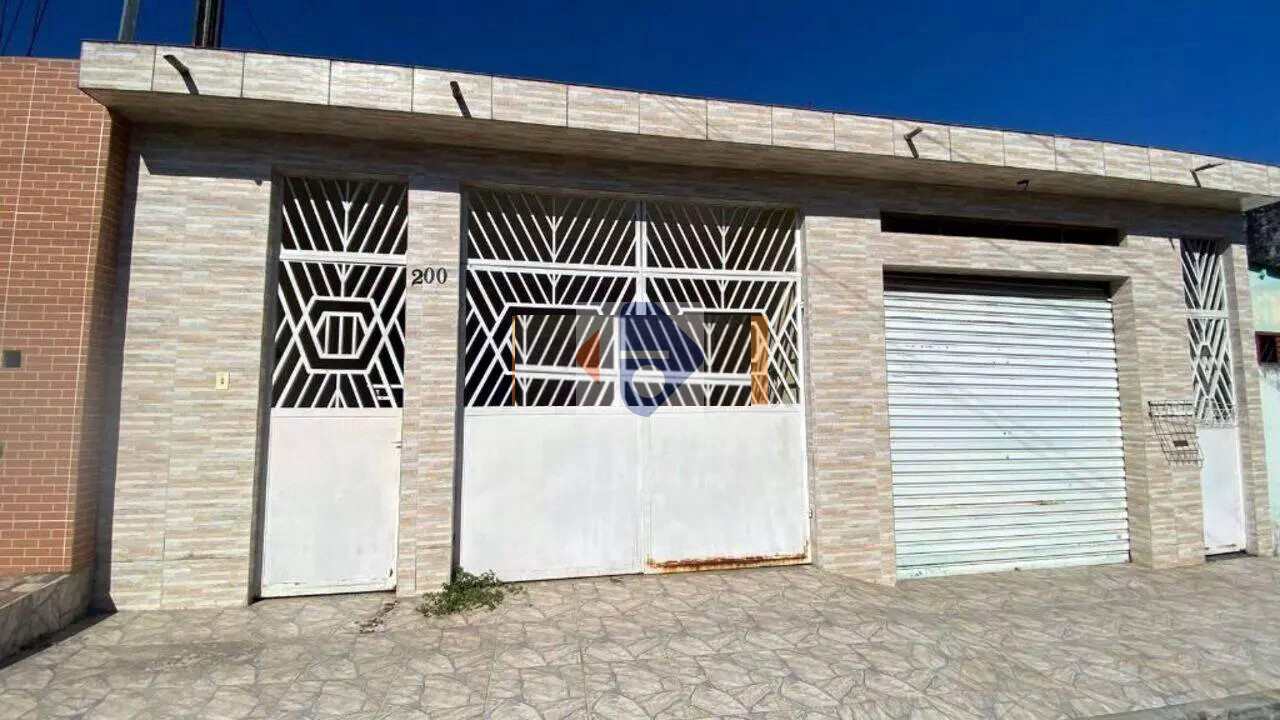 Casa à venda com 3 quartos, 250m² - Foto 1