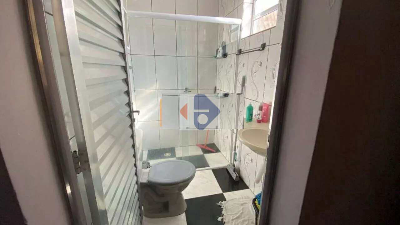 Casa à venda com 3 quartos, 250m² - Foto 2