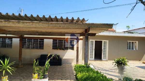 Casa à venda com 5 quartos, 550m² - Foto 1