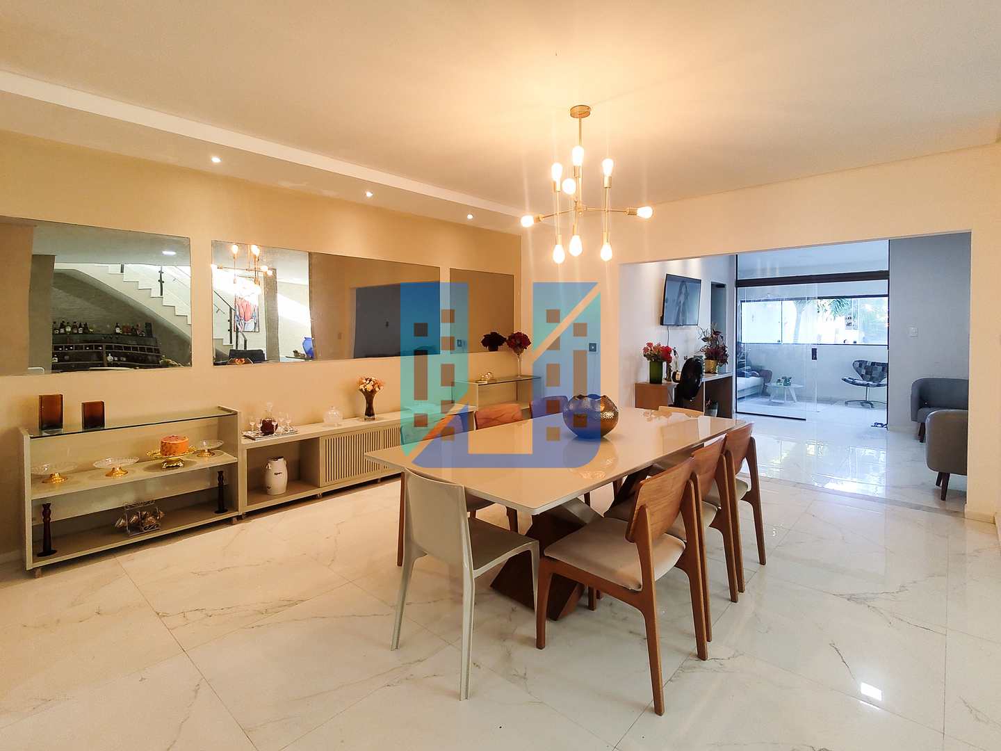 Casa à venda e aluguel com 5 quartos, 600m² - Foto 4