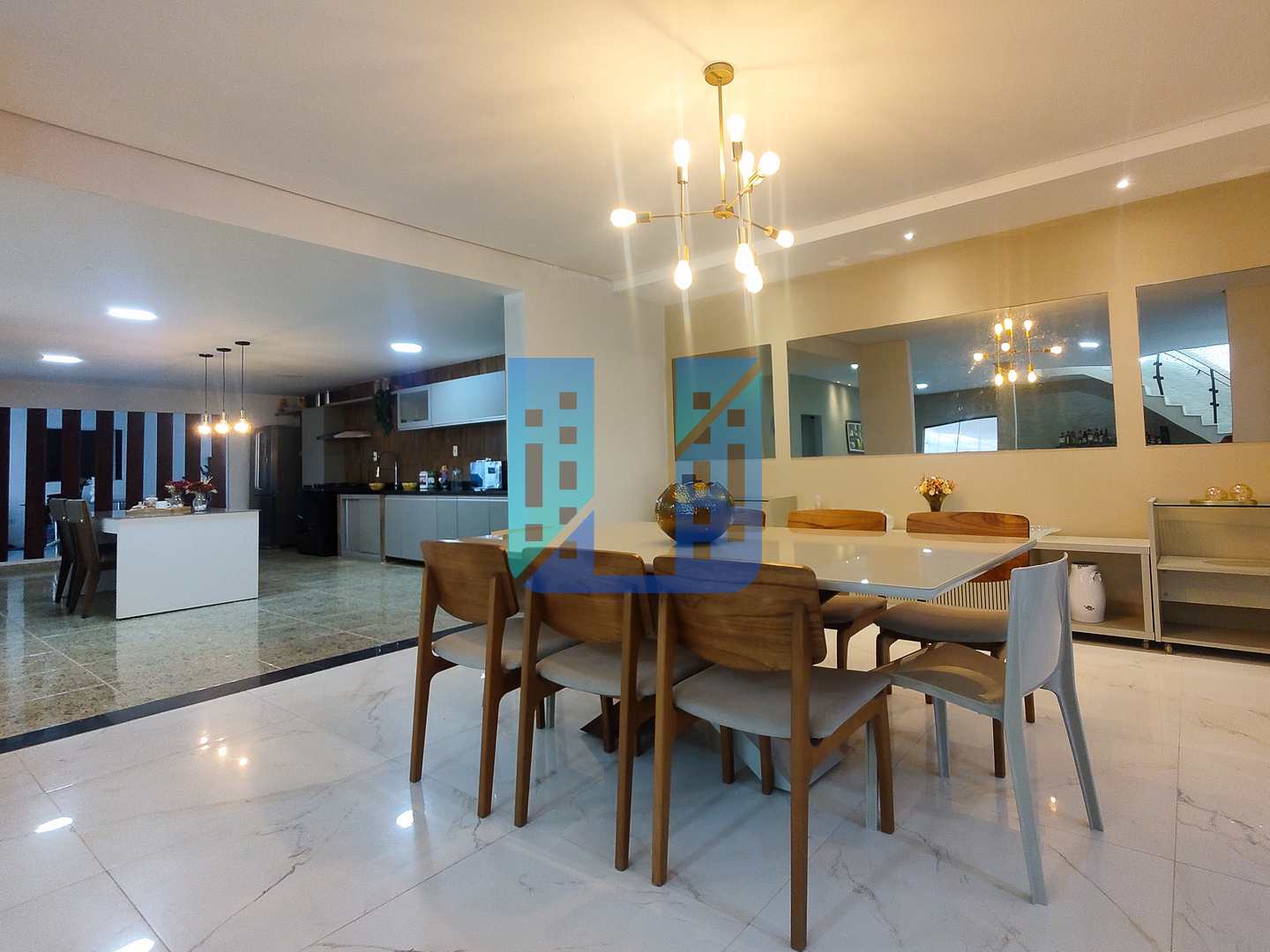 Casa à venda e aluguel com 5 quartos, 600m² - Foto 3