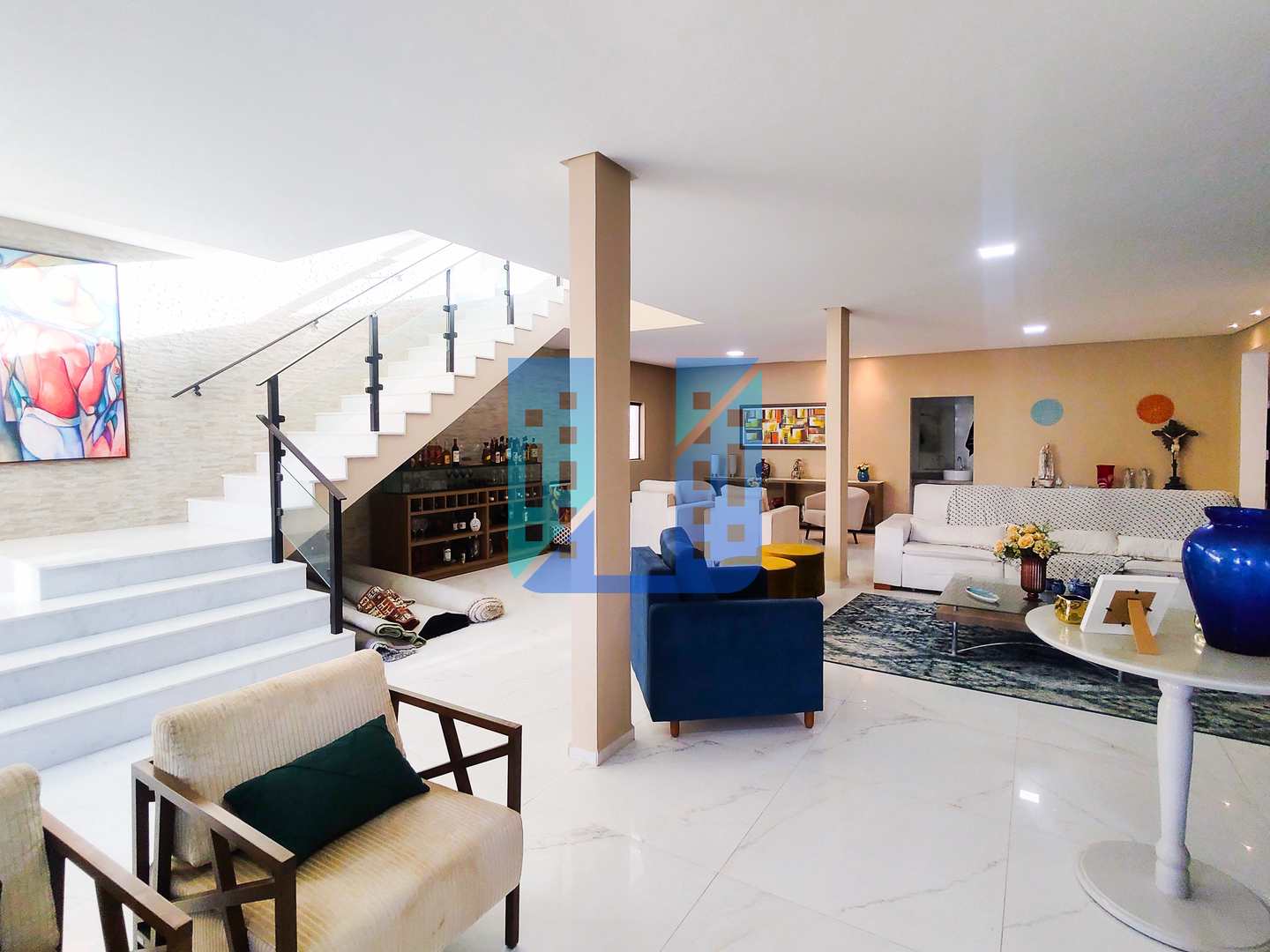 Casa à venda e aluguel com 5 quartos, 600m² - Foto 2