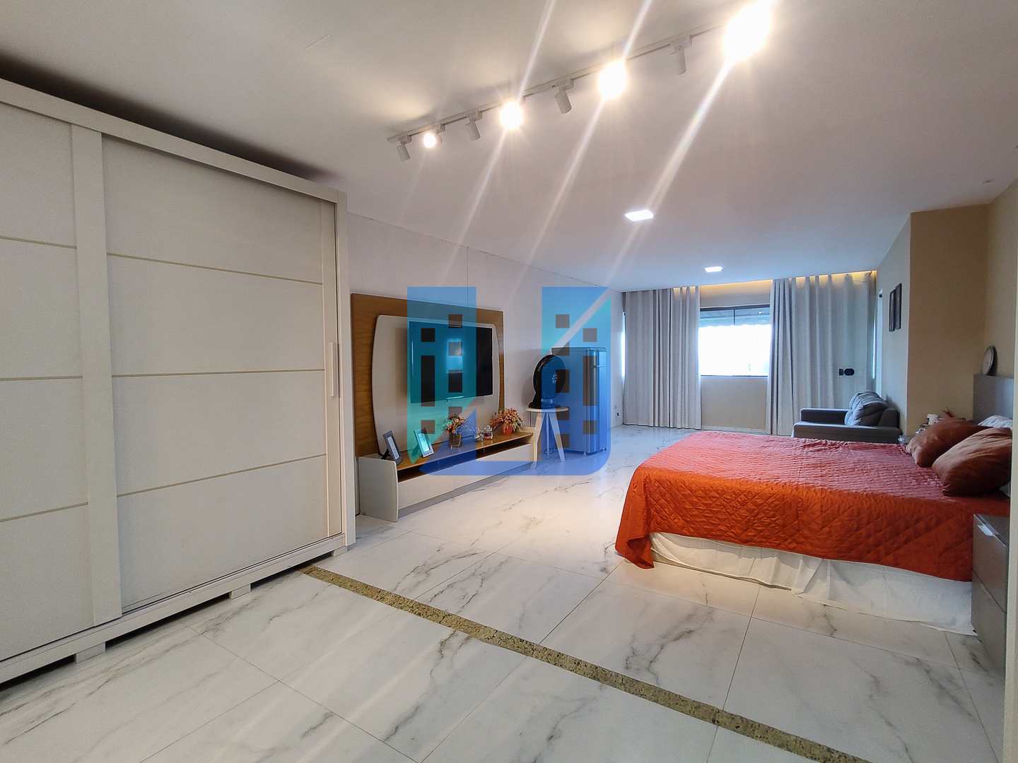 Casa à venda e aluguel com 5 quartos, 600m² - Foto 18