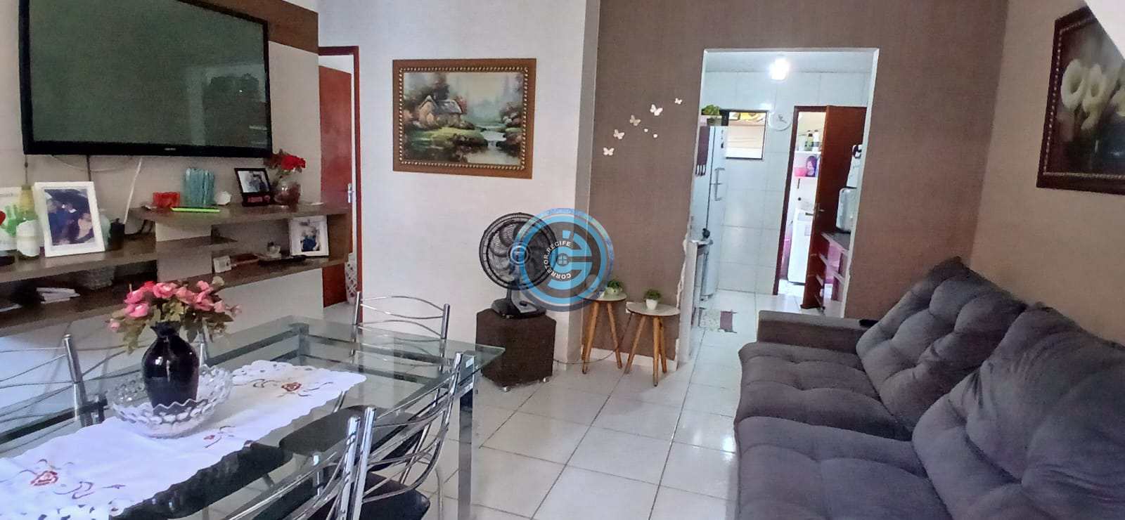 Casa à venda e aluguel com 3 quartos, 60m² - Foto 1