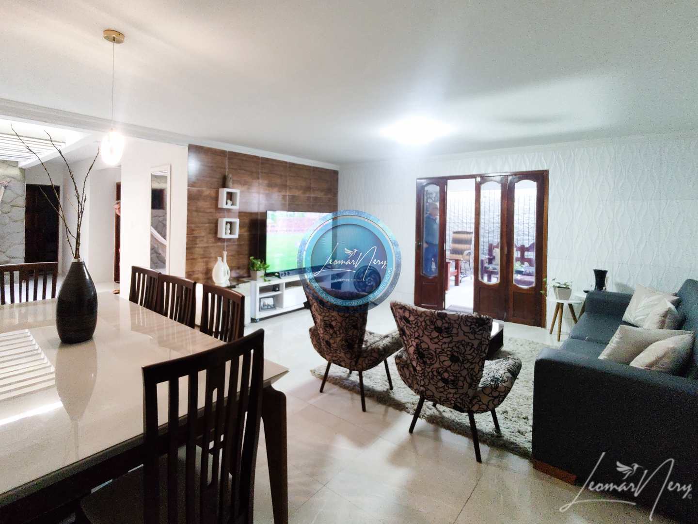 Casa à venda com 3 quartos, 250m² - Foto 2