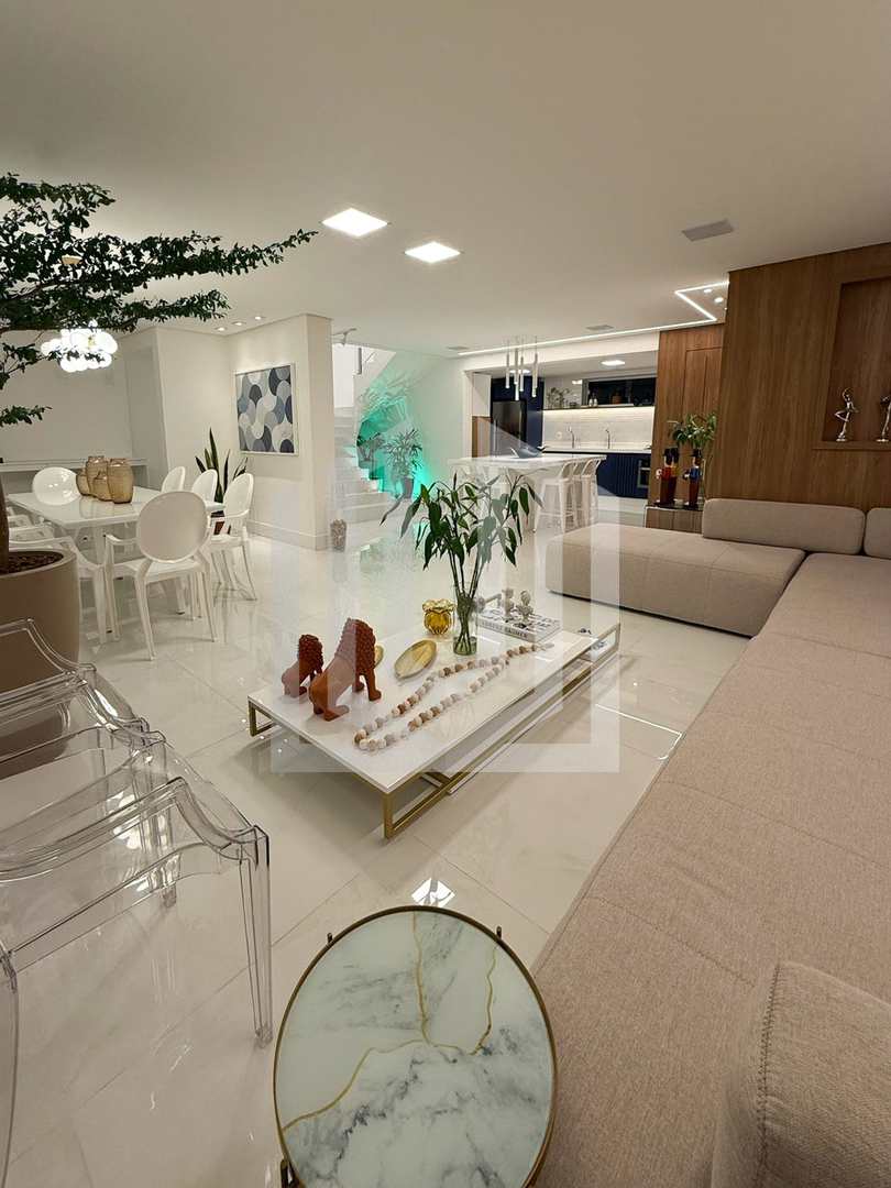 Cobertura à venda com 3 quartos, 260m² - Foto 2