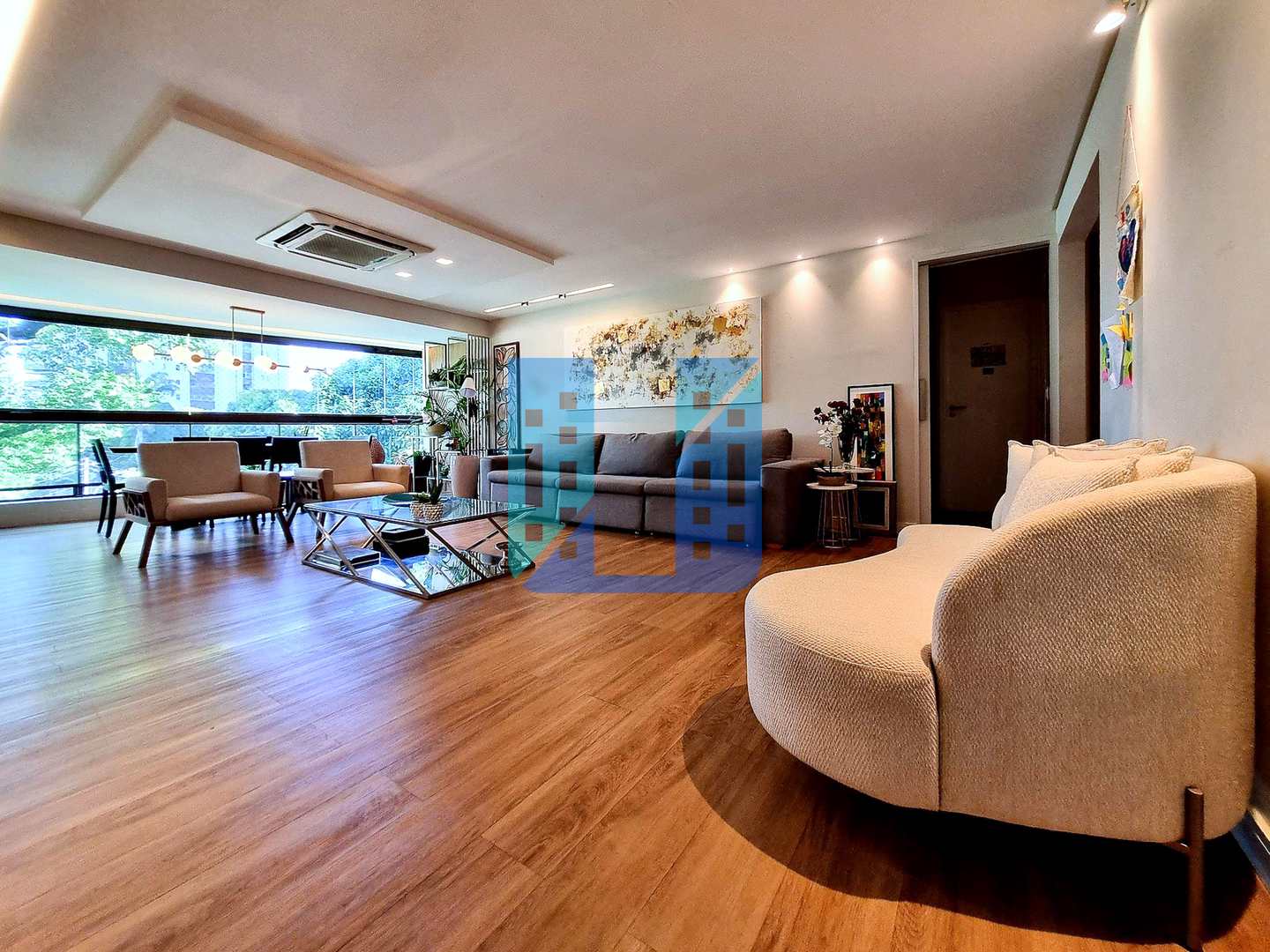 Apartamento à venda com 3 quartos, 140m² - Foto 1