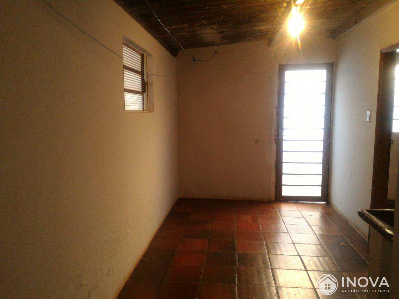 Casa à venda com 2 quartos, 95m² - Foto 2