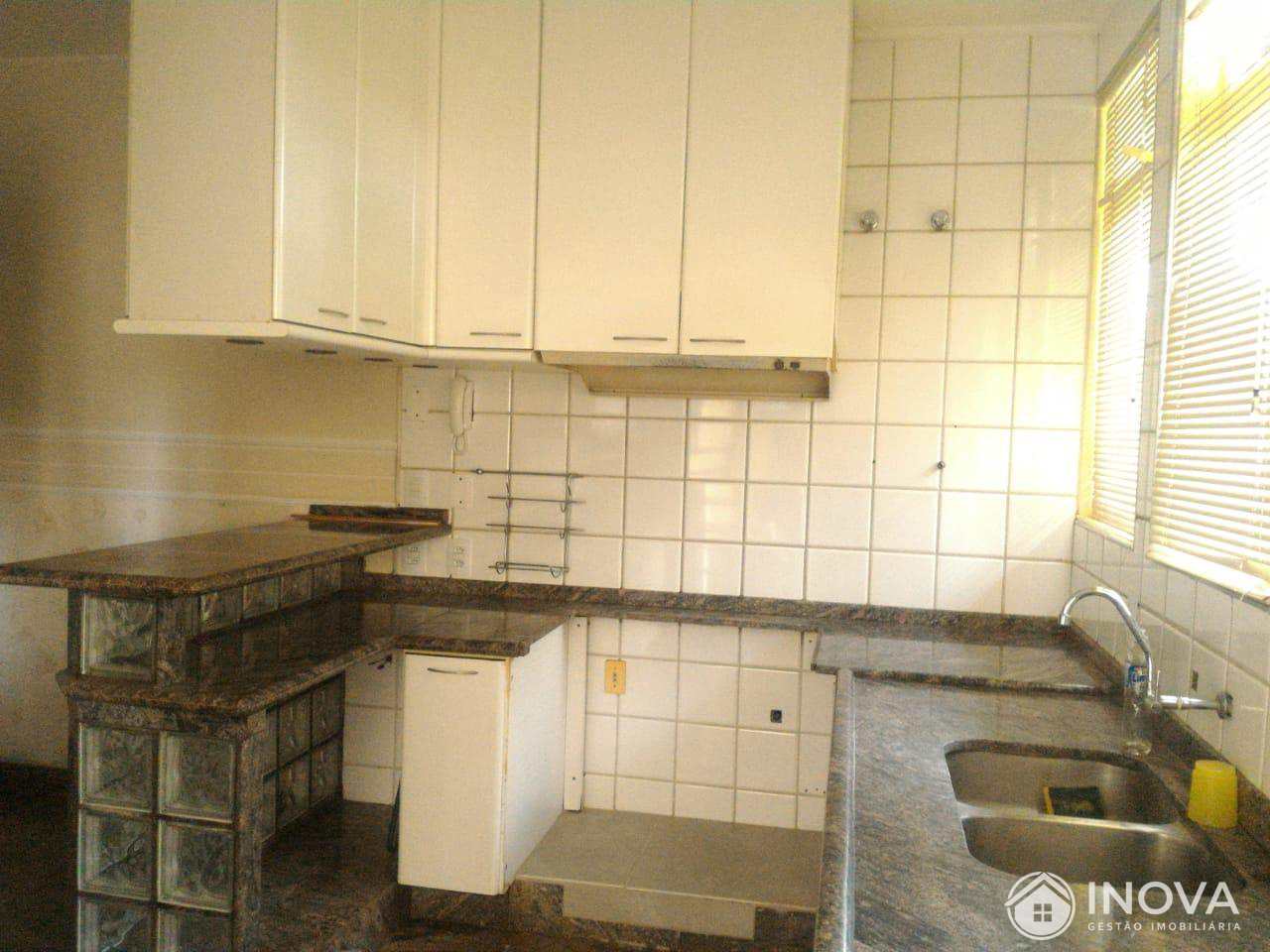 Casa à venda com 2 quartos, 200m² - Foto 7