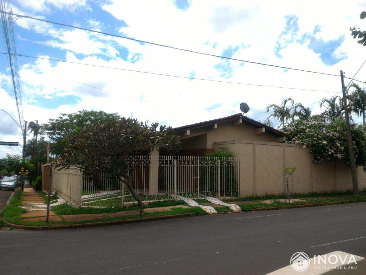 Casa à venda com 2 quartos, 200m² - Foto 2