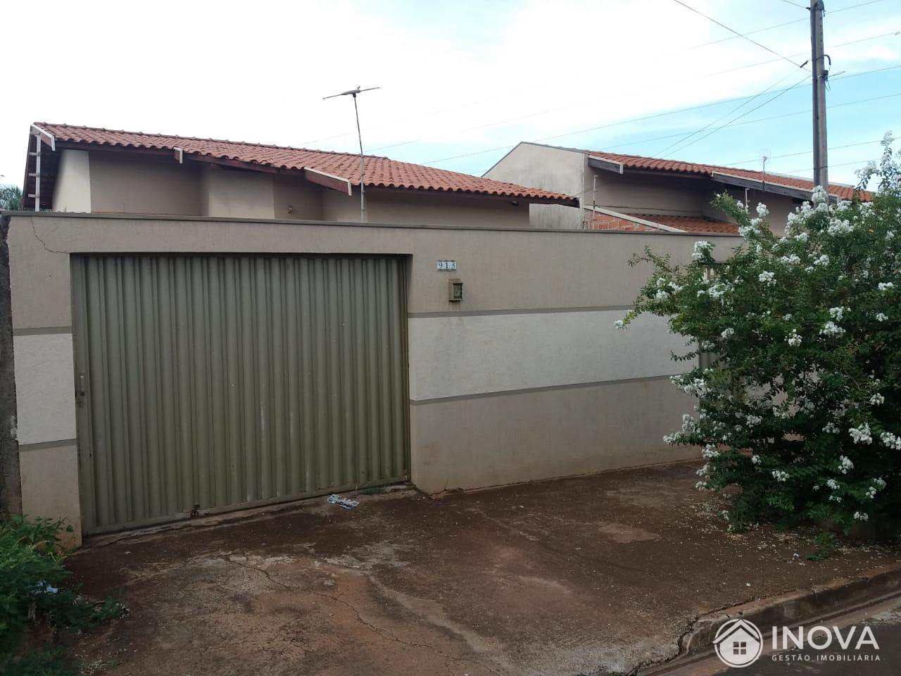 Casa à venda com 2 quartos, 107m² - Foto 1