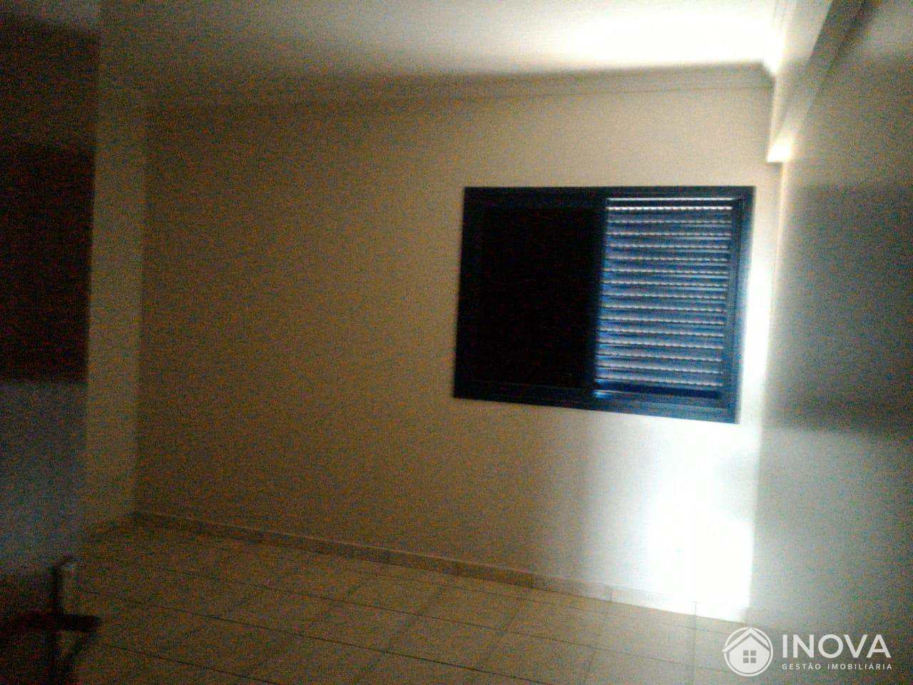 Apartamento à venda com 2 quartos, 200m² - Foto 2