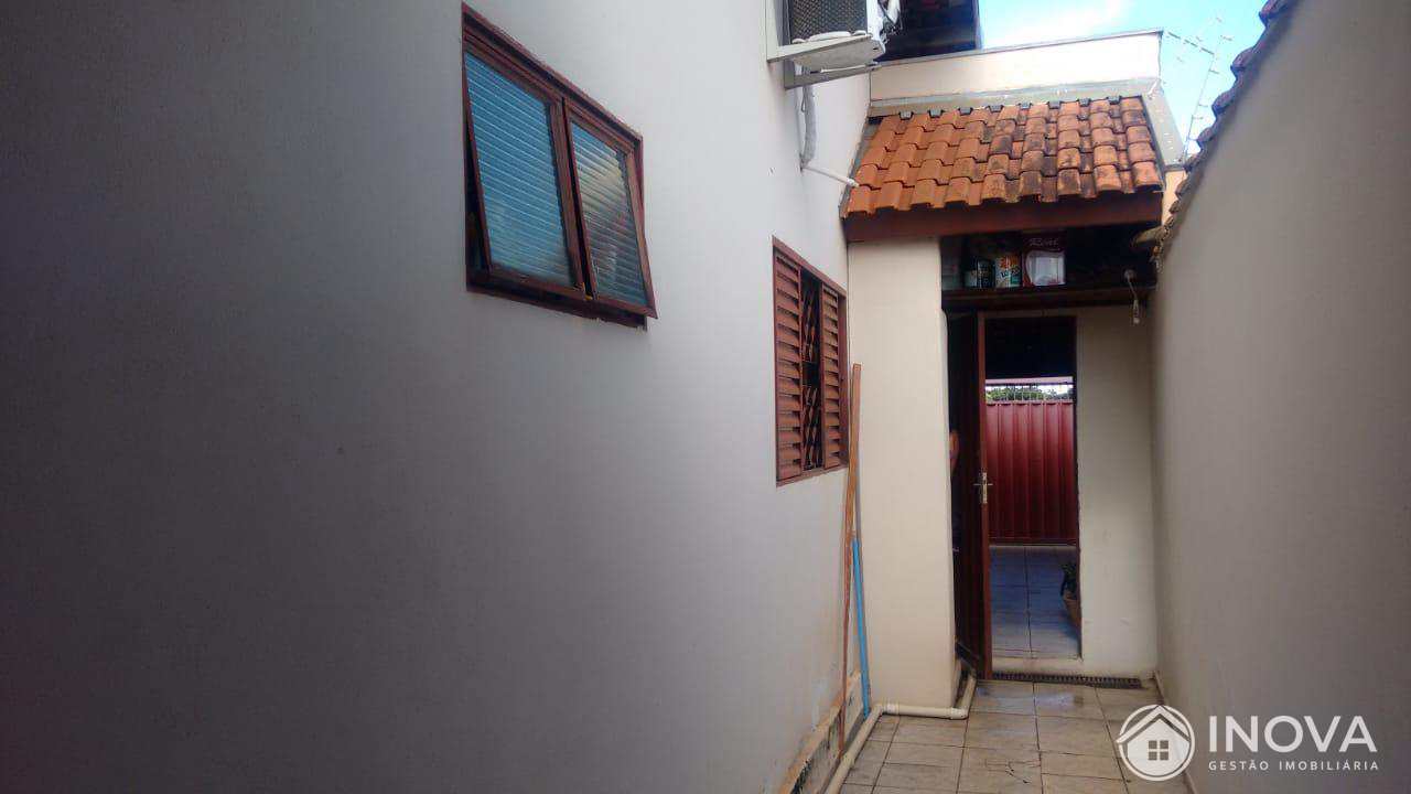 Casa à venda com 2 quartos, 197m² - Foto 4