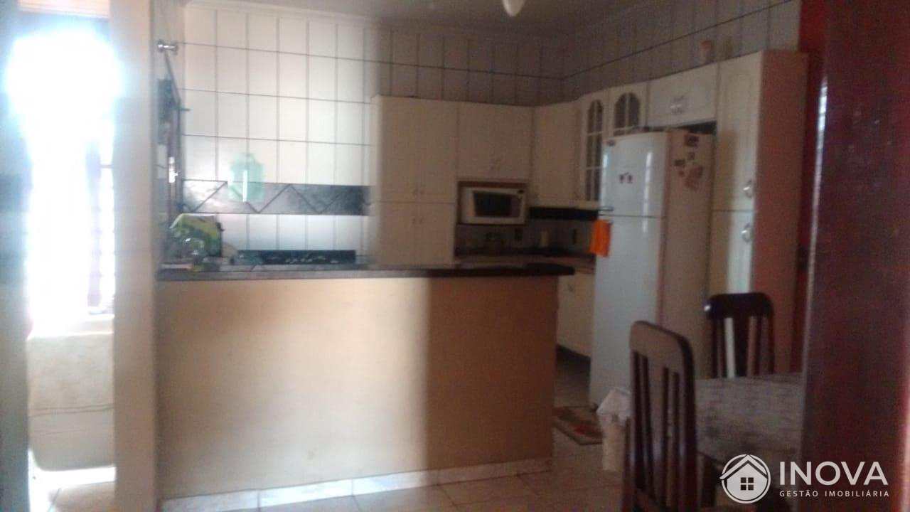 Casa à venda com 2 quartos, 197m² - Foto 8