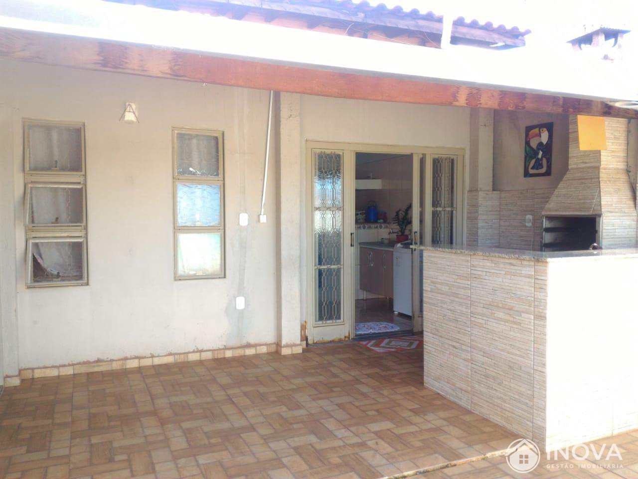 Casa à venda com 1 quarto, 91m² - Foto 1