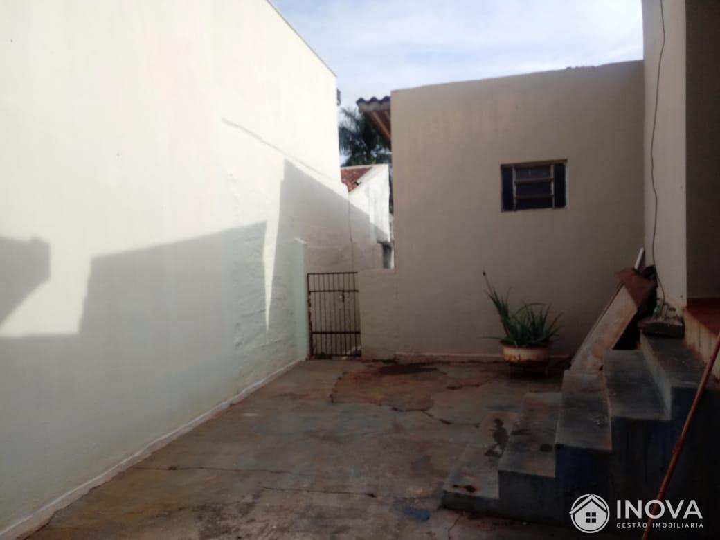 Casa à venda com 5 quartos, 212m² - Foto 10