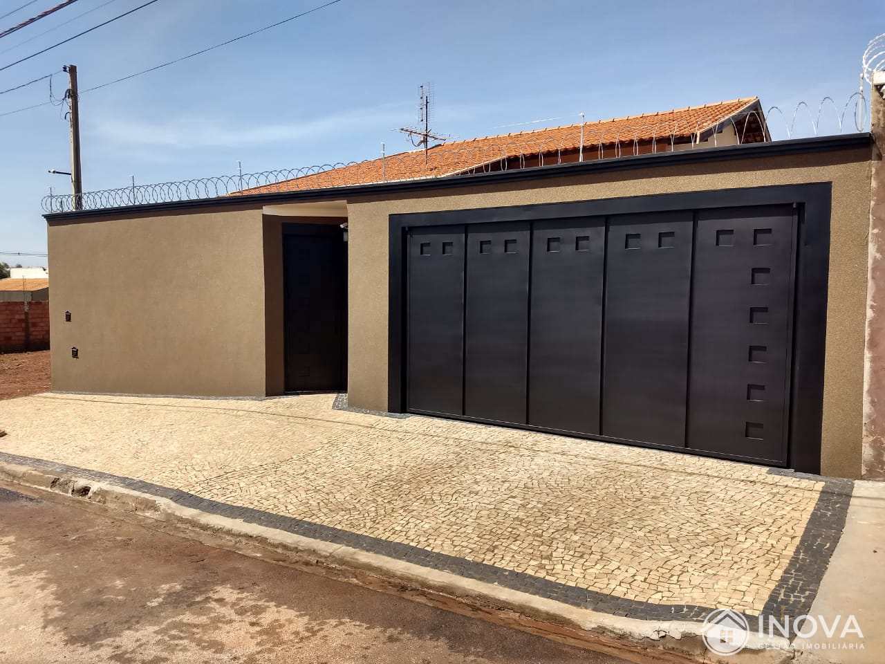 Casa à venda com 2 quartos, 120m² - Foto 2