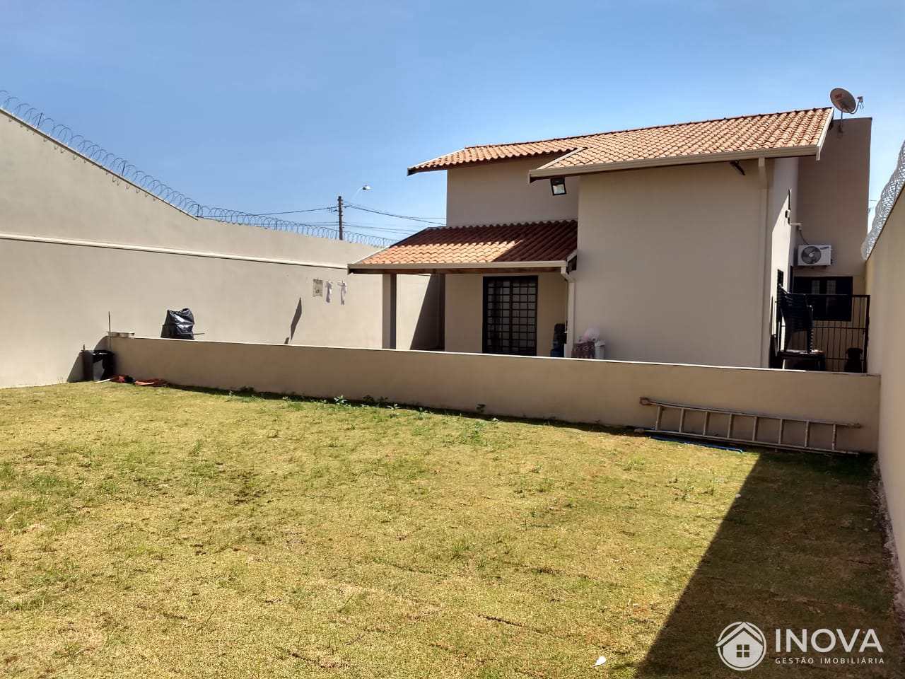 Casa à venda com 2 quartos, 120m² - Foto 12