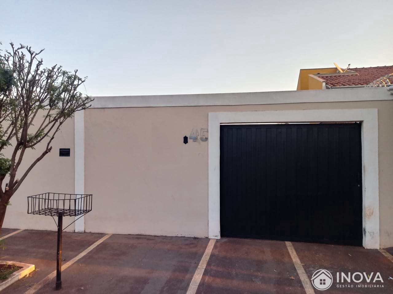 Casa à venda com 2 quartos, 180m² - Foto 1