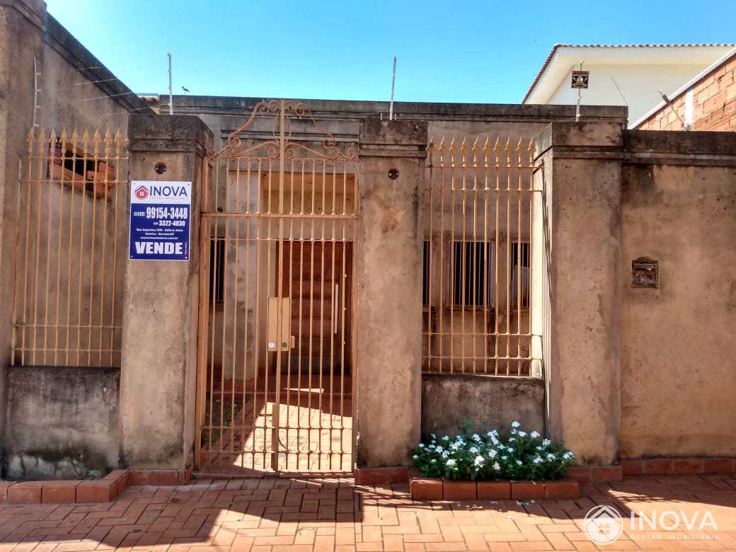 Casa à venda com 2 quartos, 326m² - Foto 1