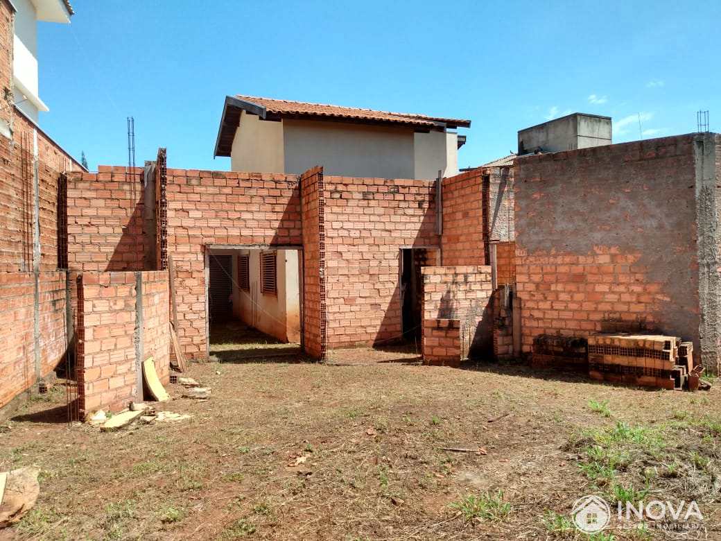 Casa à venda com 2 quartos, 326m² - Foto 2